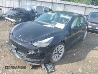 2023 Tesla Model 3 z VIN 5YJ3E1EAXPF639326, wystawiony jako IAAI lot #42132181 z przebiegiem 51 808 mil mil oraz . Historia ofert i sprzedaży dostępna na DreamBid. Obrazek 2.