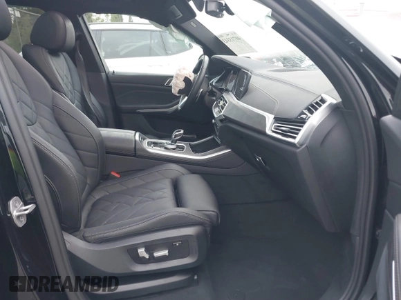 2023 BMW X5 xDrive45e z VIN 5UXTA6C02P9P59732, wystawiony jako IAAI lot #40713343 z przebiegiem Nie podano mil oraz . Historia ofert i sprzedaży dostępna na DreamBid. Obrazek 5.
