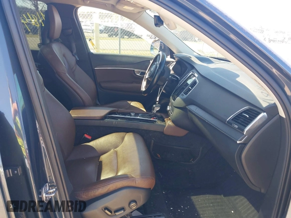 2020 Volvo XC90 Momentum with VIN YV4A22PK3L1535353, listed as a IAAI auction lot 41814583 with 90,073 mi miles. Bid and sale history available at carsss.com. Image 5.