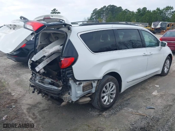 2017 Chrysler Pacifica Touring-L with VIN 2C4RC1BG6HR542218, listed as a IAAI auction lot 41519482 with NaN miles. Bid and sale history available at carsss.com. Image 4.