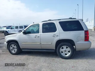 2009 Chevrolet Tahoe 2LT z VIN 1GNEC23379R258434, wystawiony jako IAAI lot #41558672 z przebiegiem 133 646 mil mil oraz . Historia ofert i sprzedaży dostępna na DreamBid. Obrazek 14.