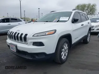 2015 Jeep Cherokee Sport z VIN 1C4PJMAB7FW635080, wystawiony jako IAAI lot #42062096 z przebiegiem 237 636 mil mil oraz . Historia ofert i sprzedaży dostępna na DreamBid. Obrazek 2.