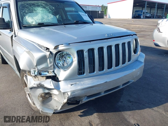 2008 Jeep Patriot Sport with VIN 1J8FT28W08D589442, listed as a IAAI auction lot 42063006 with 265,904 mi miles. Bid and sale history available at carsss.com. Image 6.