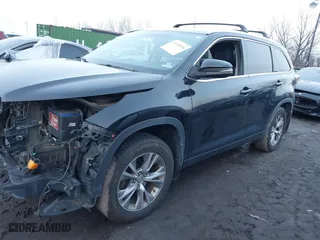 2015 Toyota Highlander XLE with VIN 5TDJKRFH2FS147913, listed as a IAAI auction lot 41195530 with 158,328 mi miles. Bid and sale history available at carsss.com. Image 20.