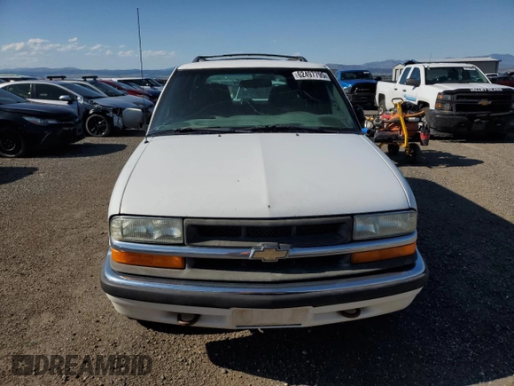 2001 Chevrolet Blazer LT with VIN 1GNDT13W31K225458, listed as a Copart auction lot 62497795 with 186,571 mi miles and Clean title. Bid and sale history available at DreamBid. Image 5.