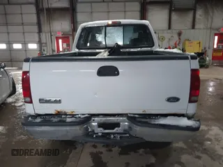 2006 Ford F-250 XL z VIN 1FTSW21556EC56627, wystawiony jako IAAI lot #41587563 z przebiegiem 201 723 mil mil oraz . Historia ofert i sprzedaży dostępna na DreamBid. Obrazek 16.