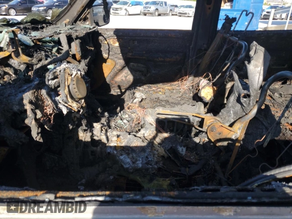 2004 Chevrolet Suburban LS with VIN 3GNGK26U14G150819, listed as a Copart auction lot 53141925 with Not provided miles and Non repairable. Bid and sale history available at DreamBid. Image 7.