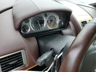 2011 Aston Martin DB9 z VIN SCFFDAAE8BGA13186, wystawiony jako Copart lot #74703544 z przebiegiem Nie podano mil oraz Szkody całkowita. Historia ofert i sprzedaży dostępna na DreamBid. Obrazek 9.