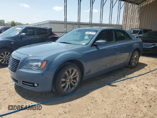 2014 Chrysler 300 S z VIN 2C3CCAGG1EH383421, wystawiony jako Copart lot #88642845 z przebiegiem 71 404 mil mil oraz Szkoda całkowita • Salvage title. Historia ofert i sprzedaży dostępna na DreamBid. Obrazek 1.