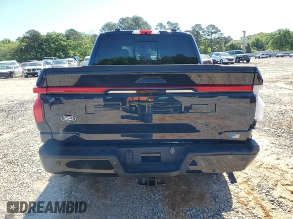 2024 Ford F-150 Lightning Lariat z VIN 1FT6W5L7XRWG09914, wystawiony jako Copart lot #52040985 z przebiegiem 2 588 mil mil oraz Szkoda całkowita • Salvage title. Historia ofert i sprzedaży dostępna na DreamBid. Obrazek 6.