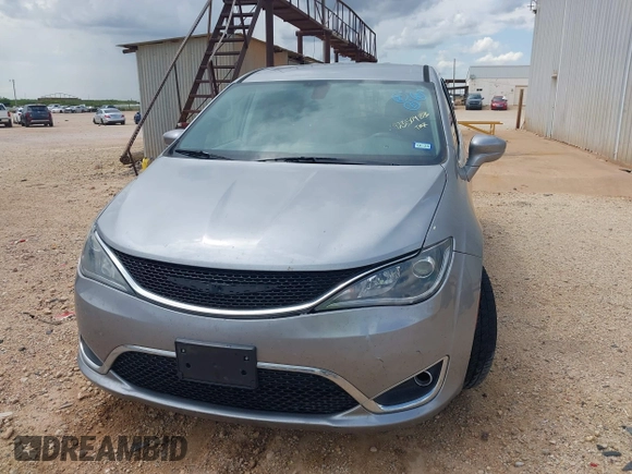 2018 Chrysler Pacifica Touring Plus z VIN 2C4RC1FG5JR280143, wystawiony jako IAAI lot #42350483 z przebiegiem 103 460 mil mil oraz . Historia ofert i sprzedaży dostępna na DreamBid. Obrazek 12.