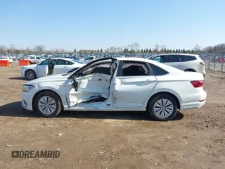2020 Volkswagen Jetta S z VIN 3VWCB7BUXLM042951, wystawiony jako IAAI lot #42012007 z przebiegiem 61 806 mil mil oraz . Historia ofert i sprzedaży dostępna na DreamBid. Obrazek 15.
