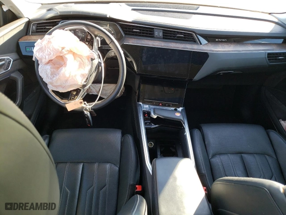 2019 Audi e-tron Prestige with VIN WA1VAAGE1KB010323, listed as a Copart auction lot 68242952 with 27,138 mi miles. Bid and sale history available at carsss.com. Image 8.