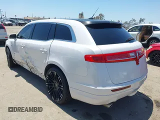 2010 Lincoln MKT EcoBoost with VIN 2LMHJ5AT6ABJ10752, listed as a IAAI auction lot 42140610 with Not Provided miles and . Bid and sale history available at DreamBid. Image 3.