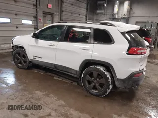 2017 Jeep Cherokee Latitude z VIN 1C4PJMCB5HW509073, wystawiony jako IAAI lot #41563435 z przebiegiem 108 737 mil mil oraz . Historia ofert i sprzedaży dostępna na DreamBid. Obrazek 3.