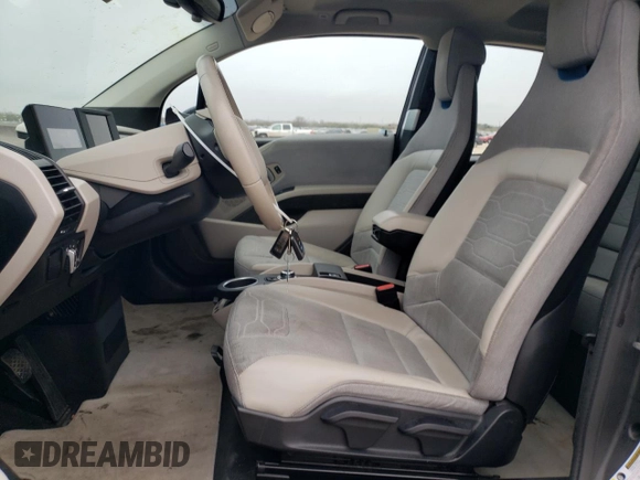 2015 BMW i3 z VIN WBY1Z4C56FV501350, wystawiony jako Copart lot #42556945 z przebiegiem 37 266 mil mil oraz Czysty tytuł • Clean title. Historia ofert i sprzedaży dostępna na DreamBid. Obrazek 7.