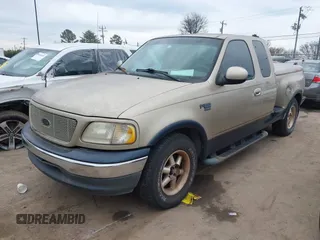 2000 Ford F-150 XL z VIN 1FTRX07W8YKA26326, wystawiony jako IAAI lot #41684242 z przebiegiem 222 808 mil mil oraz . Historia ofert i sprzedaży dostępna na DreamBid. Obrazek 2.