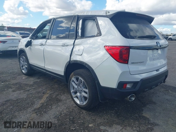 2025 Honda Passport EX-L z VIN 5FNYF8H52SB001266, wystawiony jako IAAI lot #41655256 z przebiegiem 5 622 mil mil oraz . Historia ofert i sprzedaży dostępna na DreamBid. Obrazek 3.