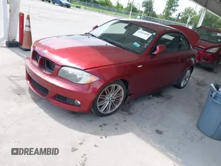 2013 BMW 1 Series 128i z VIN WBAUP7C58DVP25493, wystawiony jako IAAI lot #42447850 z przebiegiem 80 939 mil mil oraz . Historia ofert i sprzedaży dostępna na DreamBid. Obrazek 2.