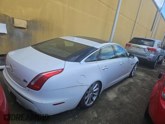 2013 Jaguar XJ с VIN SAJWJ1CD7D8V49599, выставлен на аукционе Copart как лот 82354574 с пробегом 133 163 миль миль и Чистый • Clean title. История ставок и продаж доступна на DreamBid. Изображение 4.