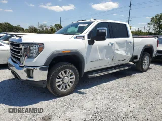 2020 GMC Sierra 2500HD SLT z VIN 1GT49NEY4LF105693, wystawiony jako Copart lot #52485935 z przebiegiem 134 670 mil mil oraz Szkoda całkowita • Salvage title. Historia ofert i sprzedaży dostępna na DreamBid. Obrazek 1.