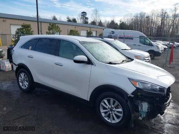 2019 Kia Sorento LX V6 with VIN 5XYPG4A50KG559055, listed as a IAAI auction lot 41472343 with NaN miles. Bid and sale history available at carsss.com. Image 1.