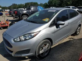 2019 Ford Fiesta SE z VIN 3FADP4BJXKM123806, wystawiony jako Copart lot #53184825 z przebiegiem 141 759 mil mil oraz Szkoda całkowita • Salvage title. Historia ofert i sprzedaży dostępna na DreamBid. Obrazek 1.