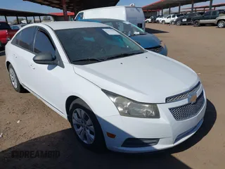 2014 Chevrolet Cruze LS z VIN 1G1PA5SG6E7468499, wystawiony jako IAAI lot #41712144 z przebiegiem 113 686 mil mil oraz . Historia ofert i sprzedaży dostępna na DreamBid. Obrazek 1.