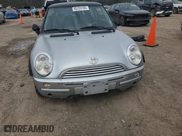 2004 MINI Hardtop with VIN WMWRC33424TJ63121, listed as a Copart auction lot 45724105 with 215,449 mi miles and Salvage Title. Bid and sale history available at DreamBid. Image 5.