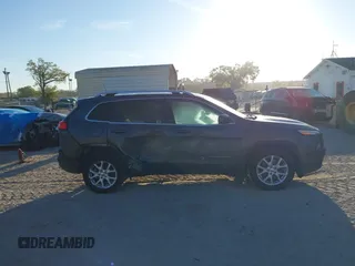 2018 Jeep Cherokee Latitude Plus z VIN 1C4PJLLB5JD538858, wystawiony jako IAAI lot #41752157 z przebiegiem 134 199 mil mil oraz . Historia ofert i sprzedaży dostępna na DreamBid. Obrazek 13.