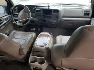 2002 Ford Excursion Limited z VIN 1FMNU42L02ED22146, wystawiony jako Copart lot #81279374 z przebiegiem 361 546 mil mil oraz Szkoda całkowita • Salvage title. Historia ofert i sprzedaży dostępna na DreamBid. Obrazek 8.