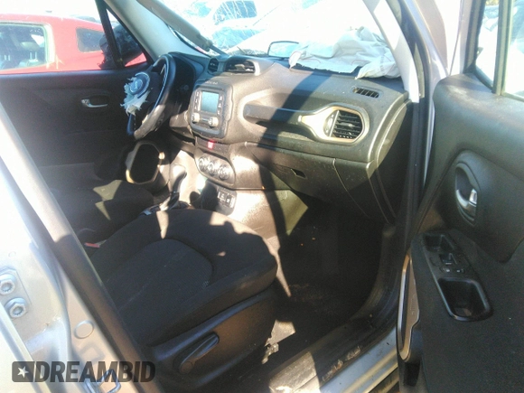 2017 Jeep Renegade Latitude with VIN ZACCJABBXHPE71416, listed as a IAAI auction lot 41207701 with Not Provided miles. Bid and sale history available at carsss.com. Image 5.