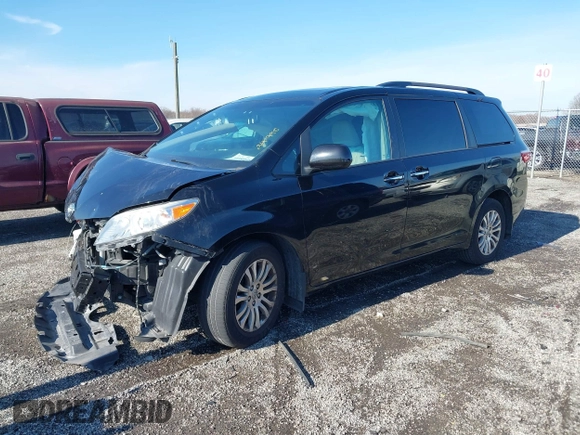 2016 Toyota Sienna XLE with VIN 5TDYK3DC3GS697173, listed as a IAAI auction lot 40899585 with 121,693 mi miles. Bid and sale history available at carsss.com. Image 16.