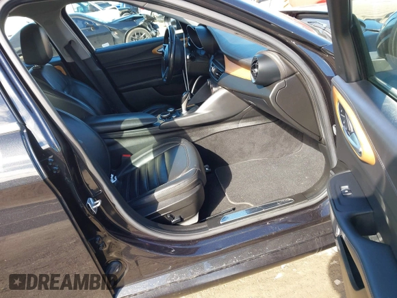 2017 Alfa Romeo Giulia Ti z VIN ZARFAECN4H7551195, wystawiony jako IAAI lot #41444631 z przebiegiem 72 596 mil mil oraz . Historia ofert i sprzedaży dostępna na DreamBid. Obrazek 5.