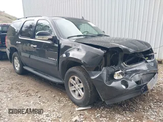 2008 GMC Yukon SLT w/4SB with VIN 1GKFC13J18R118629, listed as a IAAI auction lot 41798020 with 215,760 mi miles. Bid and sale history available at carsss.com. Image 1.