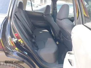 2022 Toyota Corolla Cross LE z VIN 7MUCAAAG8NV037030, wystawiony jako IAAI lot #42014483 z przebiegiem 39 146 mil mil oraz . Historia ofert i sprzedaży dostępna na DreamBid. Obrazek 8.