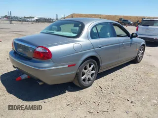 2005 Jaguar S-Type z VIN SAJWA01U55HN15837, wystawiony jako IAAI lot #42311756 z przebiegiem 15 016 mil mil oraz . Historia ofert i sprzedaży dostępna na DreamBid. Obrazek 4.