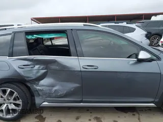 2019 Volkswagen Golf S z VIN 3VWH17AU1KM505617, wystawiony jako IAAI lot #41659236 z przebiegiem 37 964 mil mil oraz . Historia ofert i sprzedaży dostępna na DreamBid. Obrazek 14.