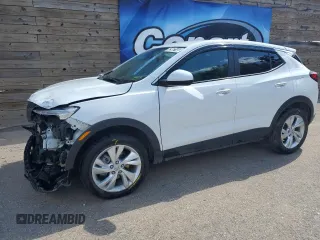 2024 Buick Encore GX Preferred z VIN KL4AMCSL3RB196321, wystawiony jako Copart lot #62962145 z przebiegiem 17 810 mil mil oraz Czysty tytuł • Clean title. Historia ofert i sprzedaży dostępna na DreamBid. Obrazek 1.
