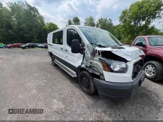 2019 Ford Transit z VIN 1FTYR1YM0KKA55514, wystawiony jako IAAI lot #42500616 z przebiegiem 148 553 mil mil oraz . Historia ofert i sprzedaży dostępna na DreamBid. Obrazek 1.