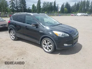 2013 Ford Escape Titanium z VIN 1FMCU0J93DUD70013, wystawiony jako IAAI lot #42218181 z przebiegiem 124 698 mil mil oraz . Historia ofert i sprzedaży dostępna na DreamBid. Obrazek 1.