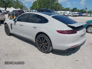 2018 Porsche Panamera 4 E-Hybrid z VIN WP0AE2A7XJL174378, wystawiony jako IAAI lot #42303125 z przebiegiem 35 636 mil mil oraz . Historia ofert i sprzedaży dostępna na DreamBid. Obrazek 3.