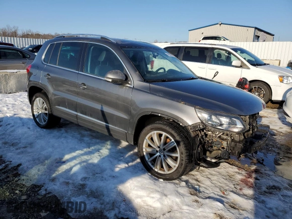 2014 Volkswagen Tiguan SE z VIN WVGAV3AXXEW505398, wystawiony jako Copart lot #41682155 z przebiegiem 137 147 mil mil oraz Nie do naprawy • Non repairable. Historia ofert i sprzedaży dostępna na DreamBid. Obrazek 4.