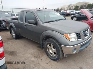 2007 Nissan Frontier SE z VIN 1N6AD06UX7C462932, wystawiony jako IAAI lot #41551079 z przebiegiem 148 944 mil mil oraz . Historia ofert i sprzedaży dostępna na DreamBid. Obrazek 1.