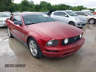 2007 Ford Mustang Deluxe z VIN 1ZVHT80N575279802, wystawiony jako IAAI lot #42240199 z przebiegiem 238 233 mil mil oraz . Historia ofert i sprzedaży dostępna na DreamBid. Obrazek 1.