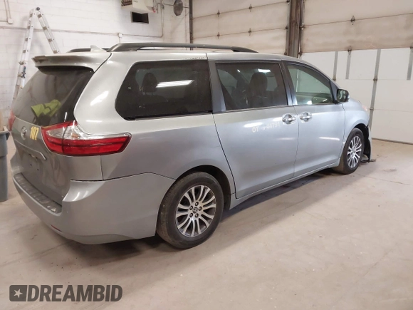 2018 Toyota Sienna XLE Auto Access Seat with VIN 5TDYZ3DC7JS916106, listed as a IAAI auction lot 42054782 with 274,474 mi miles. Bid and sale history available at carsss.com. Image 4.