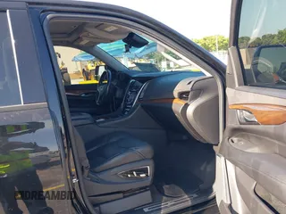 2020 Cadillac Escalade Luxury z VIN 1GYS4BKJ9LR287363, wystawiony jako IAAI lot #42323765 z przebiegiem 44 057 mil mil oraz . Historia ofert i sprzedaży dostępna na DreamBid. Obrazek 5.