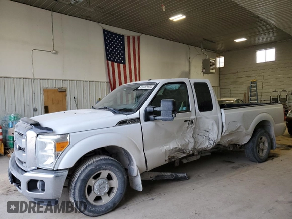 2015 Ford F-250 XLT z VIN 1FT7X2A63FEA10493, wystawiony jako Copart lot #85132974 z przebiegiem 151 845 mil mil oraz Szkoda całkowita • Salvage title. Historia ofert i sprzedaży dostępna na DreamBid. Obrazek 1.