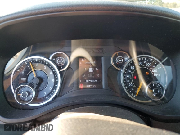 2020 Ram 1500 Tradesman z VIN 1C6SRFNT9LN421718, wystawiony jako Copart lot #81620444 z przebiegiem 38 419 mil mil oraz Szkoda całkowita • Salvage title. Historia ofert i sprzedaży dostępna na DreamBid. Obrazek 9.