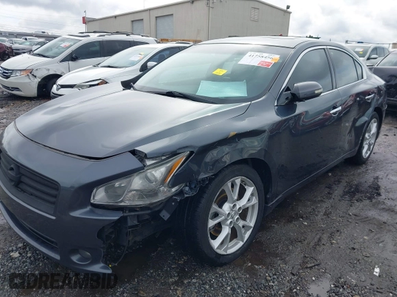 2013 Nissan Maxima SV z VIN 1N4AA5AP7DC814845, wystawiony jako IAAI lot #41758456 z przebiegiem 139 556 mil mil oraz . Historia ofert i sprzedaży dostępna na DreamBid. Obrazek 6.